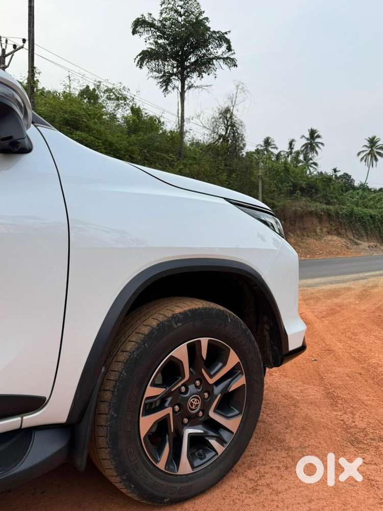 Toyota Fortuner Legender 2024 4x2