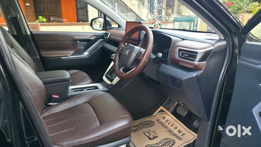 Toyota Innova Hycross 2.0 Vx (o) Hybrid 7 Str, 2025, Petrol
