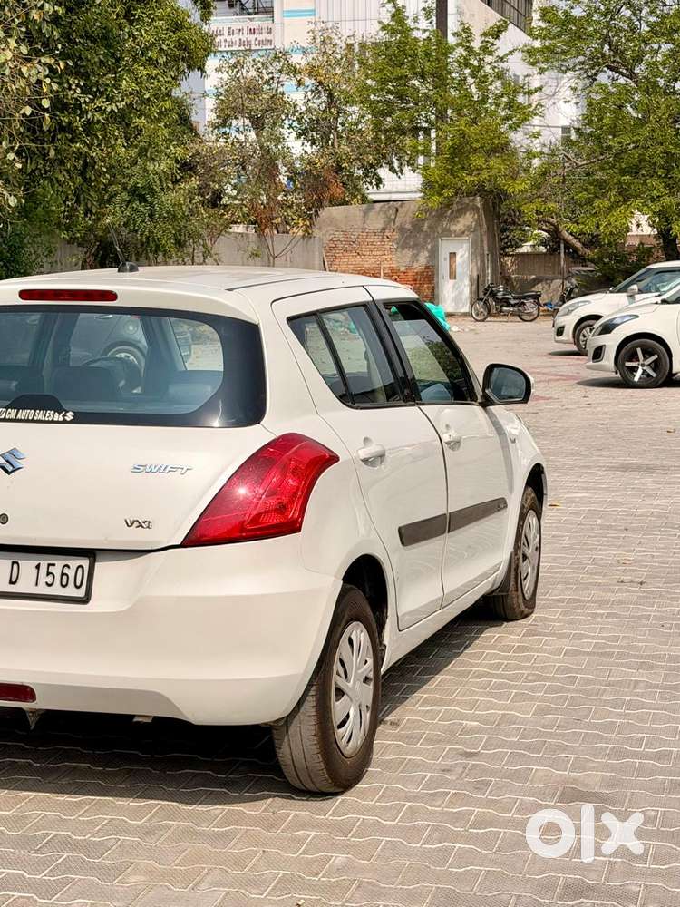 Maruti Suzuki Swift Vxi + Manual, 2017, Petrol