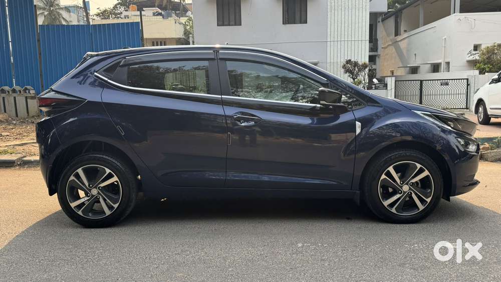 Tata Altroz Xz, 2025, Petrol