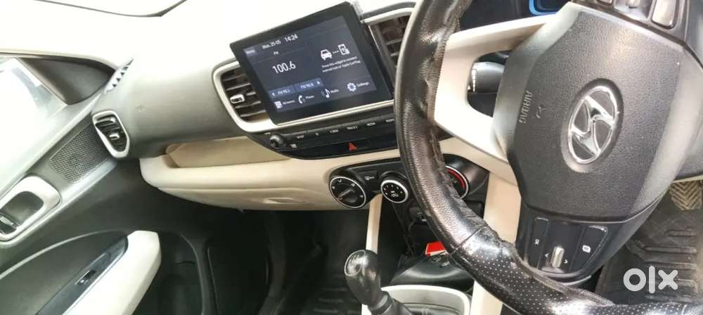 Hyundai New Venue 2023 Petrol Well Maintained