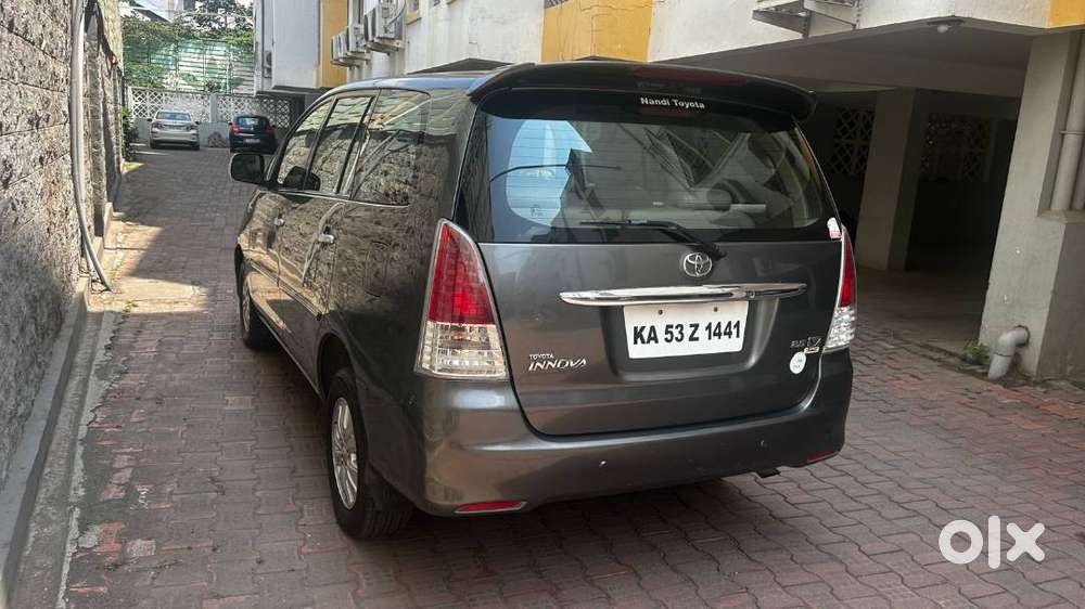 Toyota Innova 2.5v For Sale