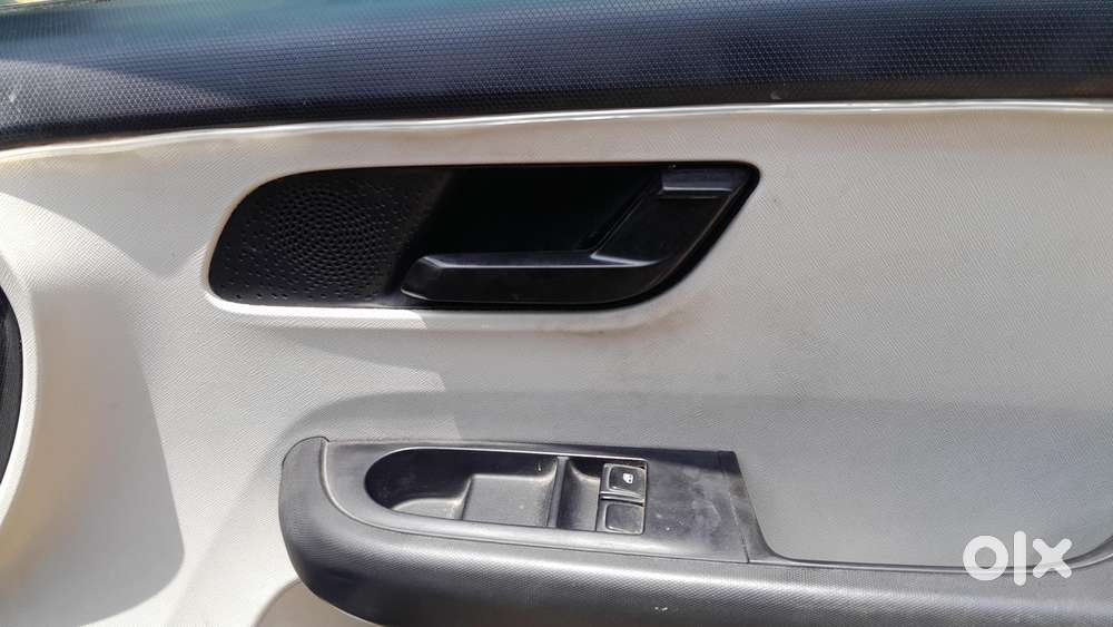 Tata Altroz 1.2 Xe, 2021, Petrol