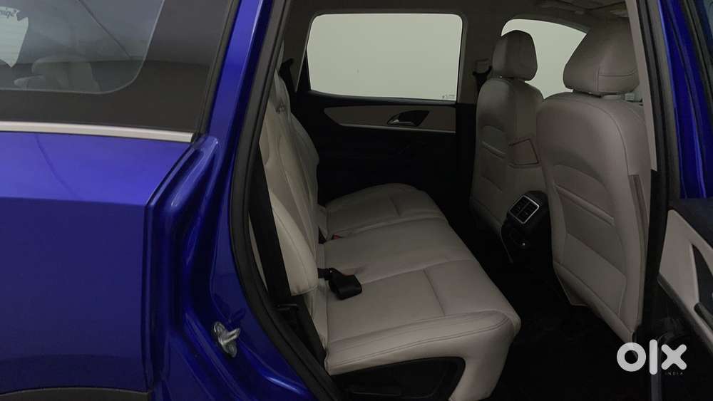 Mahindra Xuv700 2.0 Ax 7 Petrol At Luxury Pack Str, 2022, Petrol