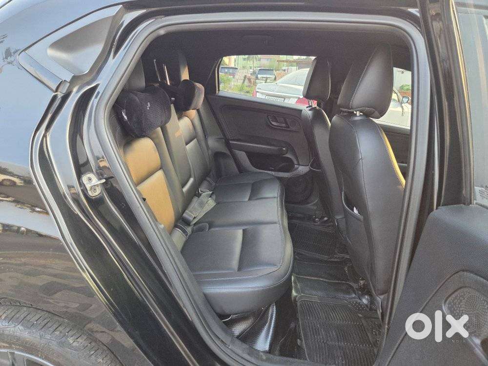 Tata Altroz 1.2 Xza Plus Dark Edition Dct, 2023, Petrol