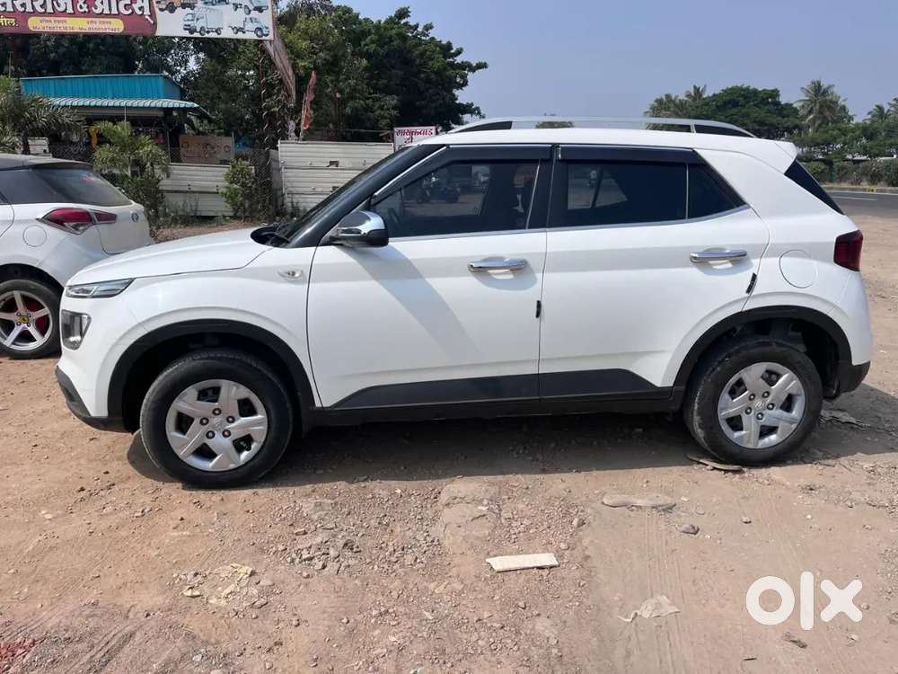 Hyundai Venue 2021 Petrol 65000 Km Driven