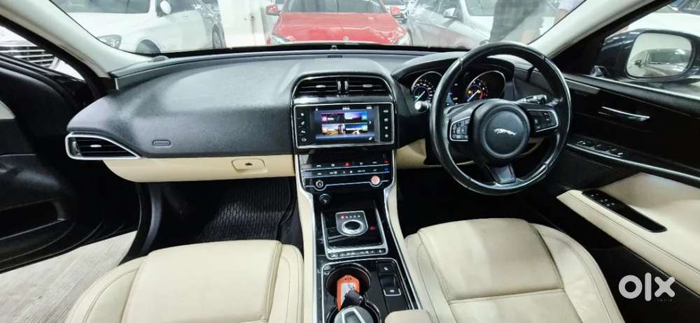 Jaguar Xe Prestige, 2017, Petrol
