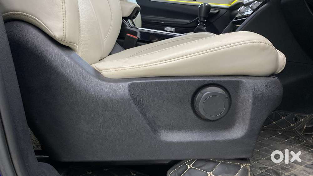 Mahindra Xuv700 2.2 Ax 7 Diesel Mt Luxury Pack Str, 2022, Diesel