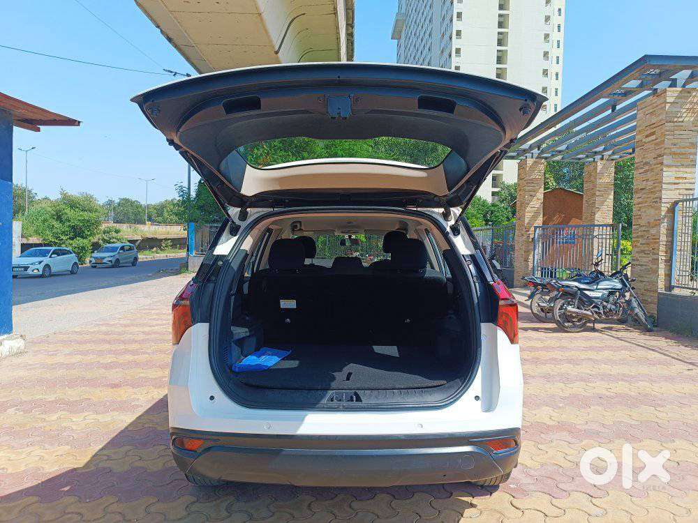 Mahindra Xuv700 Mx Diesel Mt 5 Str (e), 2022, Diesel