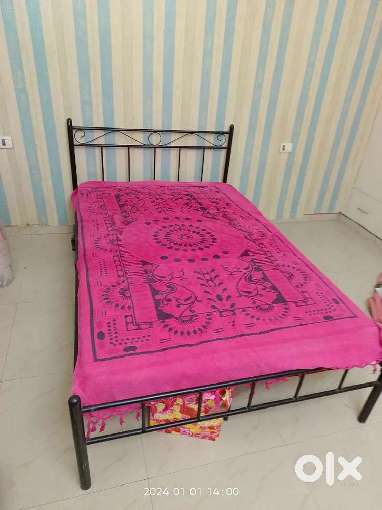 Iron bed deals olx