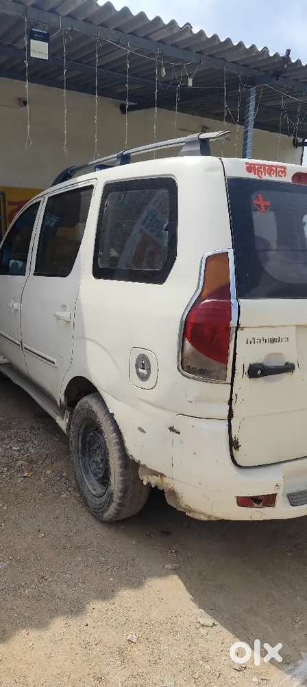Mahindra Xylo Pearl White 1999