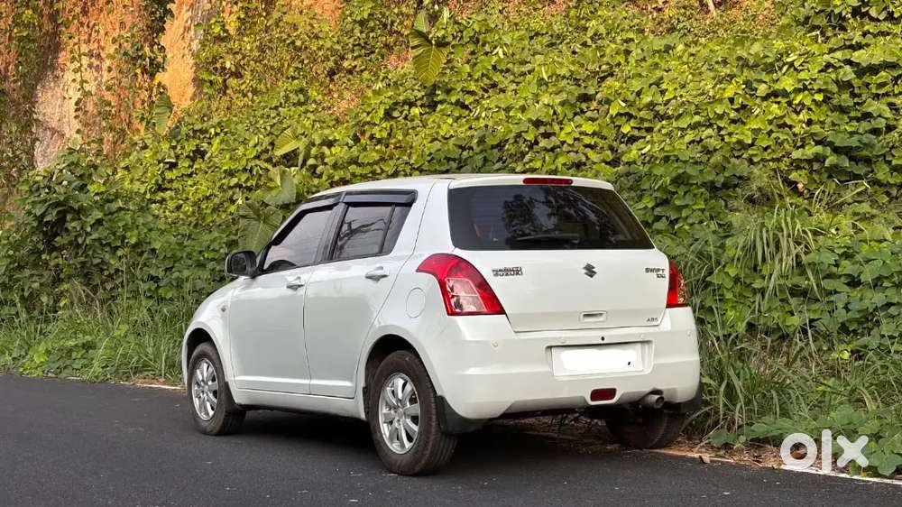 Zxi Petrol 2 Owner Up-to-date Company Service Spare Key Available