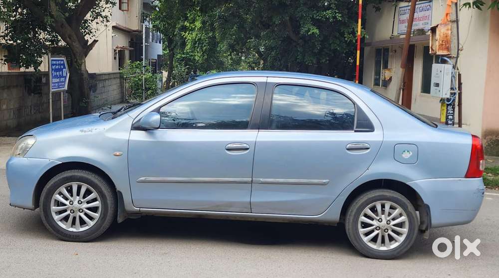 Toyota Etios V, 2011, Petrol