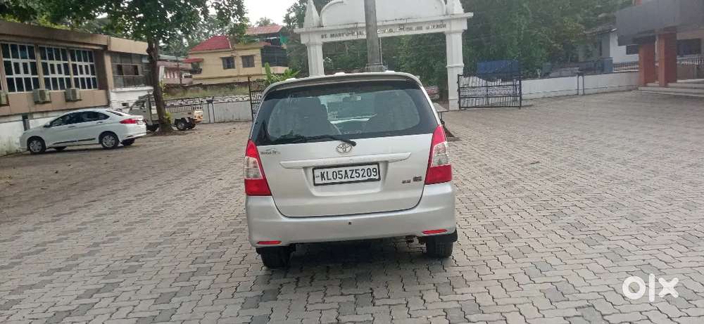 2012 Model Toyota Innova G4