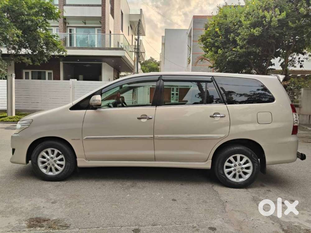 Toyota Innova 2.5 Vx 8 Seater Bs Iv, 2012, Diesel