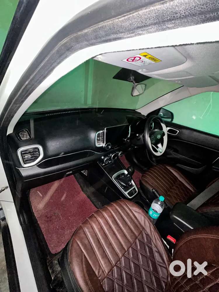 Hyundai Venue 2022 Petrol 33000 Km Driven