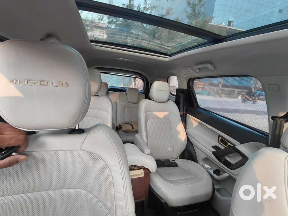 Single Used Safari With Captain Seats For Immediate Sale