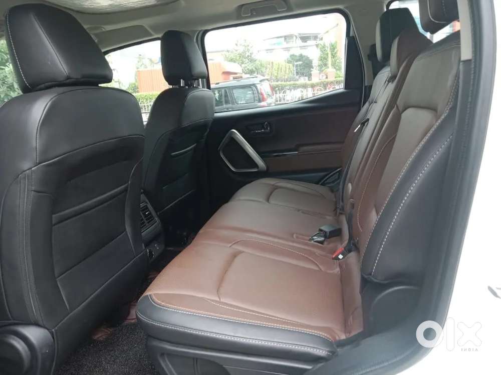 Mahindra Scorpio N Z8 Petrol At 7 Str, 2025, Petrol