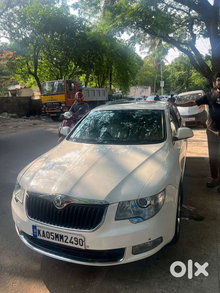 Skoda Superb Petrol 2012