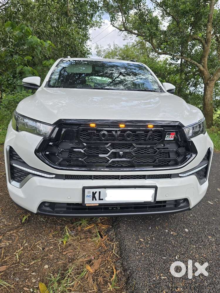Toyota Innova Hycross 2025