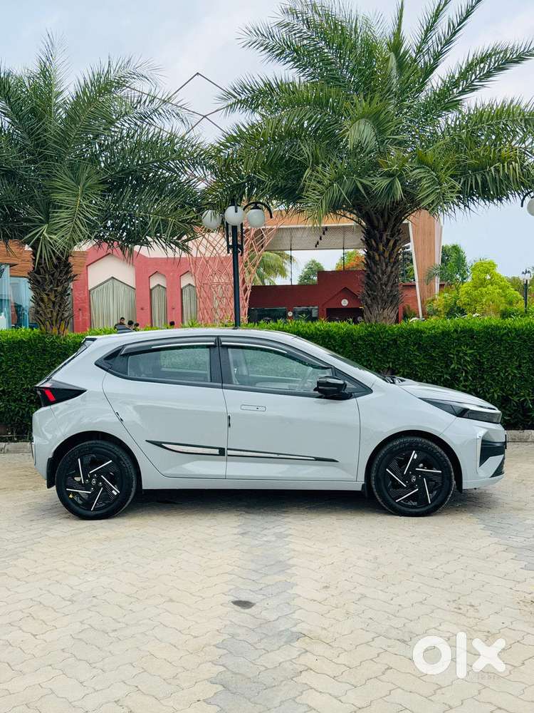 Tata Altroz Accomplished S Mt Diesel, 2025, Petrol