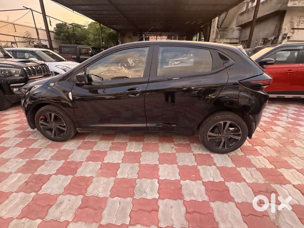 Tata Altroz 1.2 Xz Plus Dark Edition, 2021, Petrol