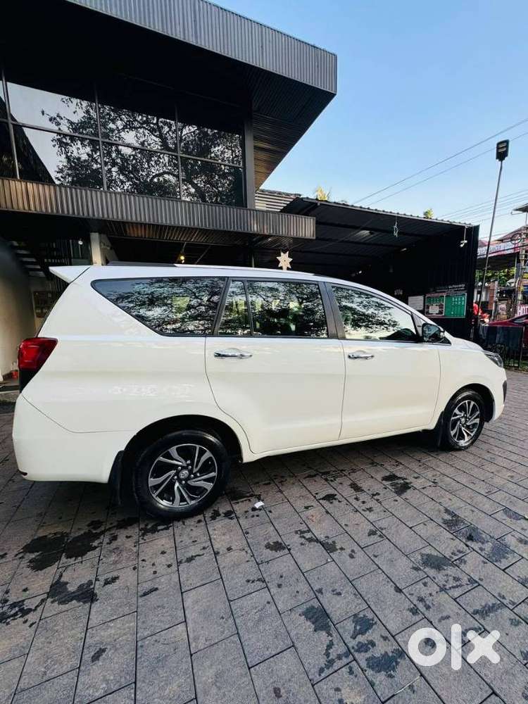 Toyota Innova Crysta 2.8z Automatic, 2016, Diesel