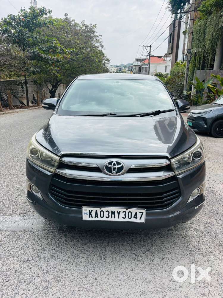Toyota Innova Crysta 2.4 V 8 Str, 2016, Diesel