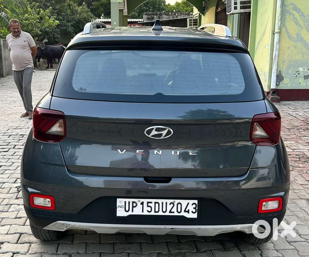 2022 Hyundai Venue Petrol Manual 70000 Km Driven