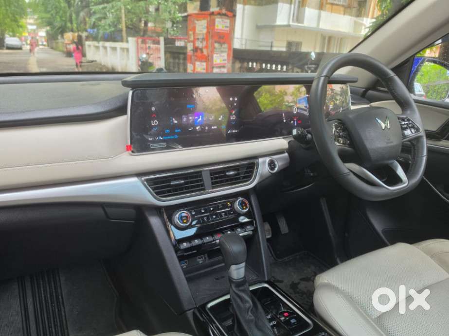 Mahindra Xuv700 2.2 Ax 7 Diesel At Luxury Pack Str, 2025, Diesel