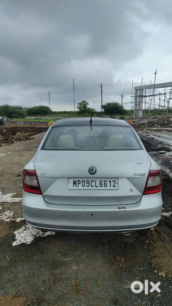 Skoda Rapid Elegance 2013