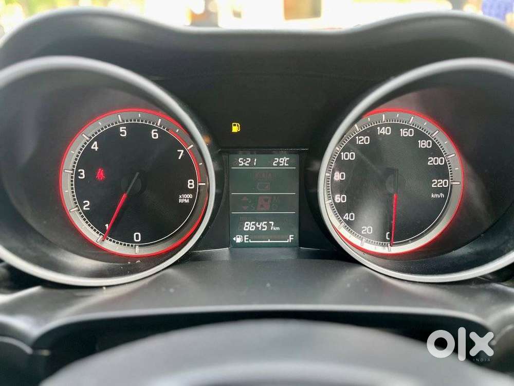 Maruti Suzuki Swift Vvt Zxi, 2018, Petrol