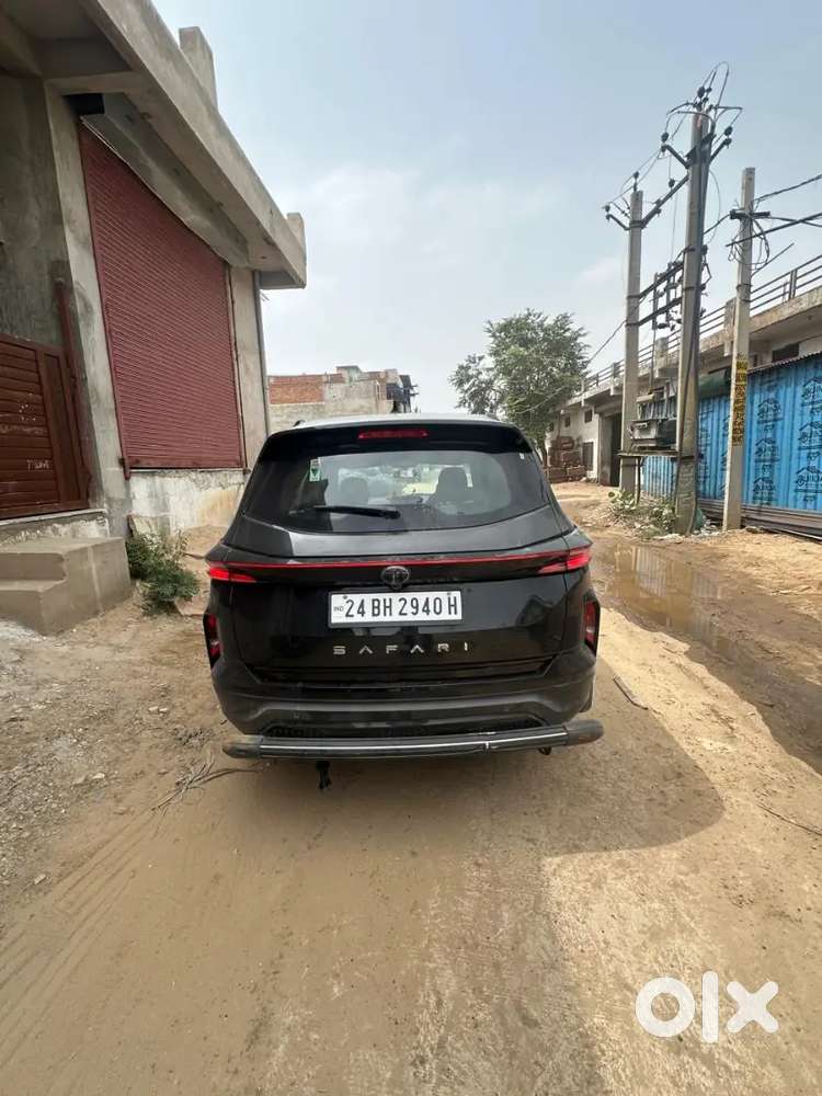 Tata Safari Dark 2024 Manual With Panaromic Sunroof