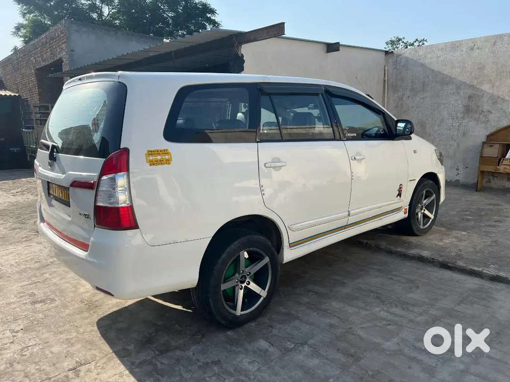 Toyota Innova 2014
