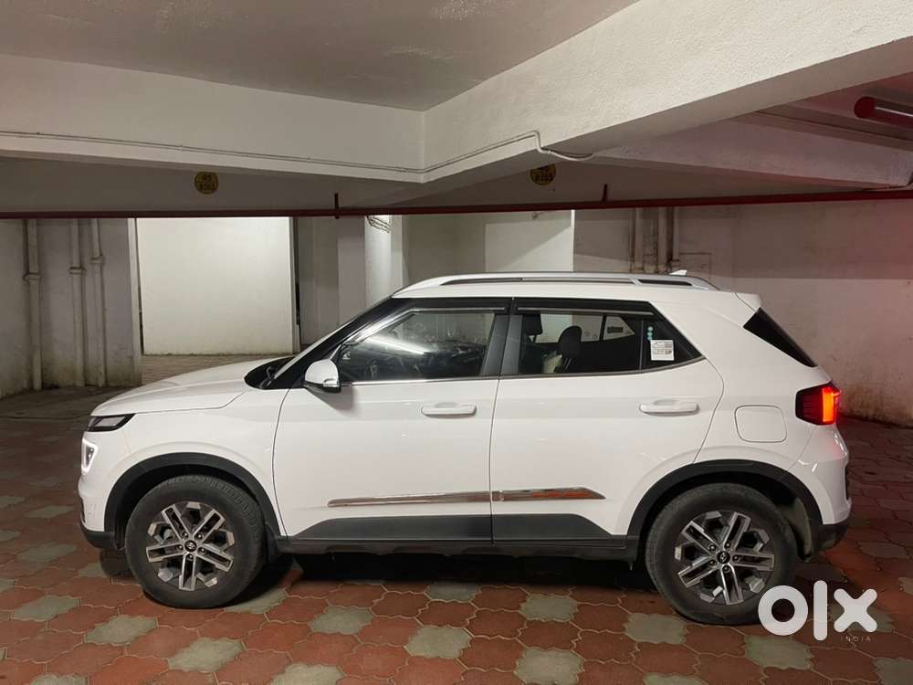 Hyundai Venue 2024 Diesel Excellent Condition- Bh Registration