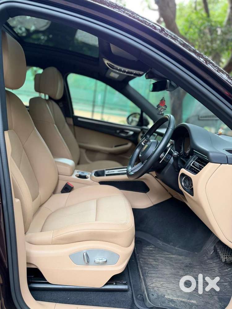 2024 Porsche Macan Petrol