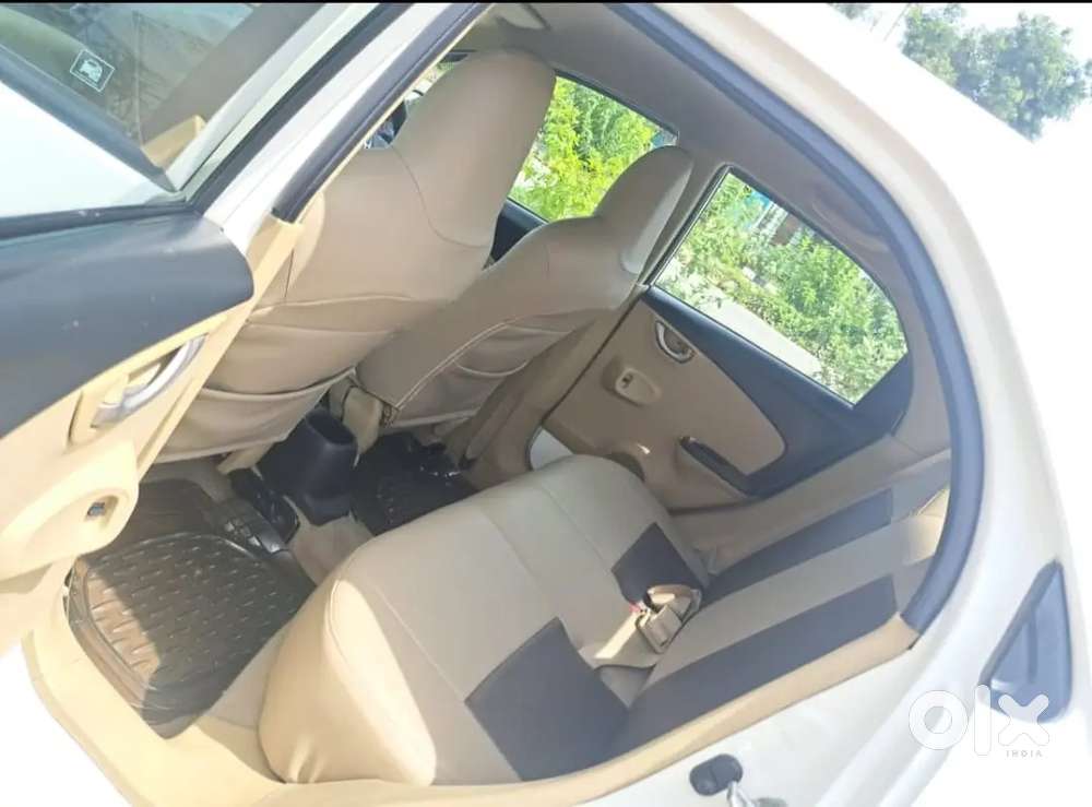 Honda Brio V Automatic 2014