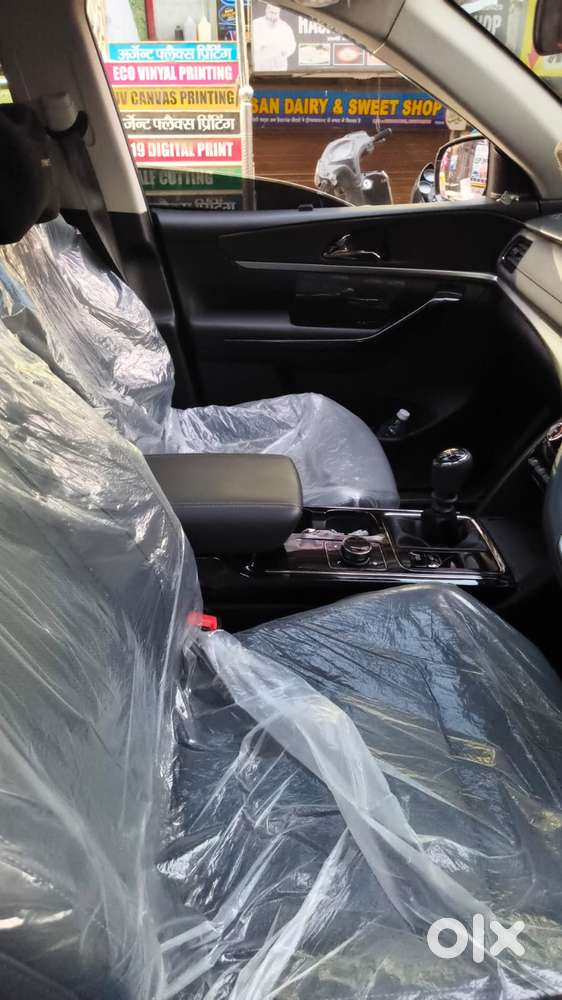 Mahindra Xuv700 Ax7 Luxury Pack Awd, 2025, Diesel