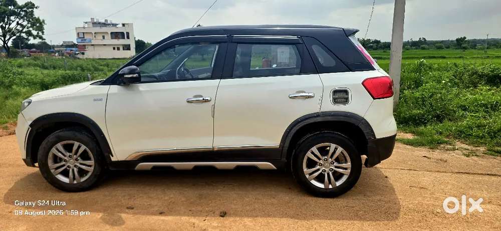 2017 Maruti Suzuki Brezza Zdi+ Dual Tone