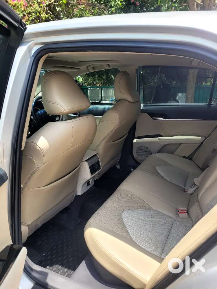 Toyota Camry Hybrid 2021