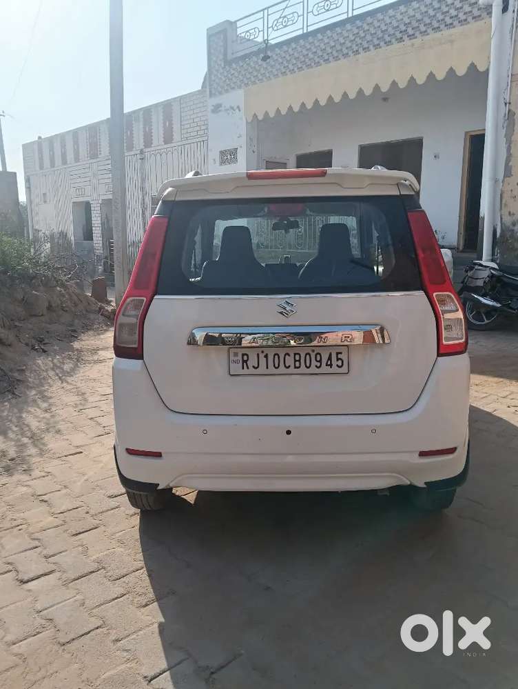 इस गाड़ी में Lcd और Back Camera लगा हुआ है और बढ़िया स्थिति में है