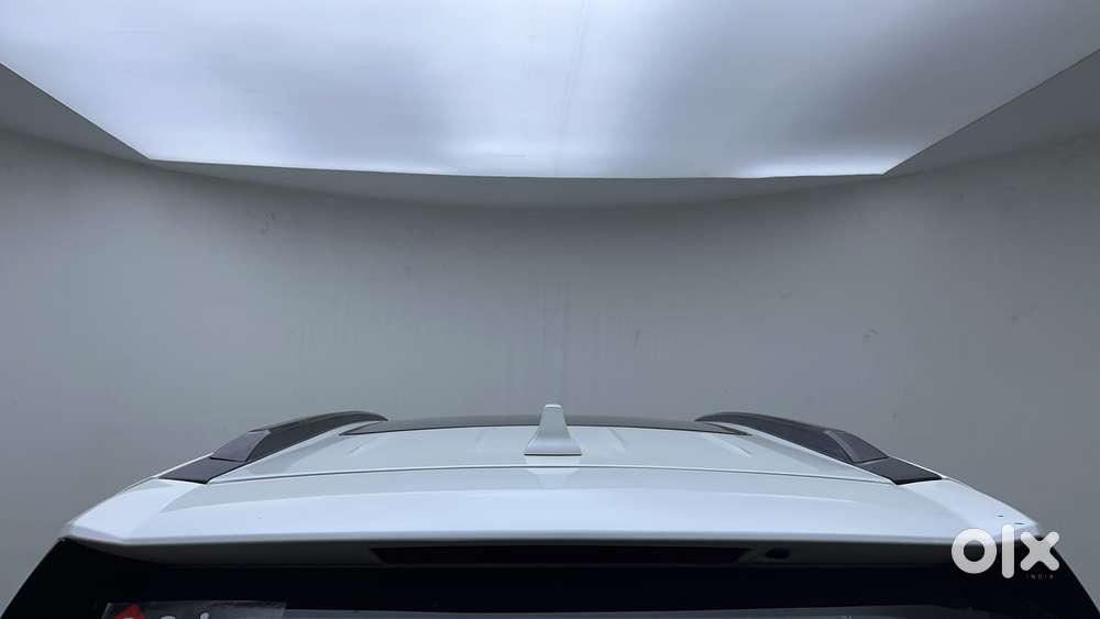 Mahindra Xuv700 2.0 Ax 5 Petrol At Str, 2021, Petrol