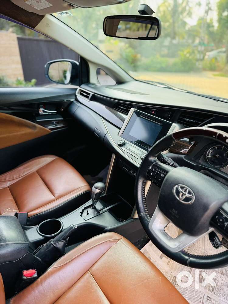 Toyota Innova Crysta 2.8z Automatic, 2016, Diesel