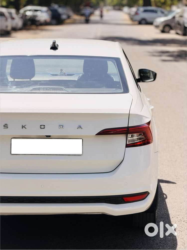 Skoda Slavia Ambition 1.0l Tsi At, 2022, Petrol