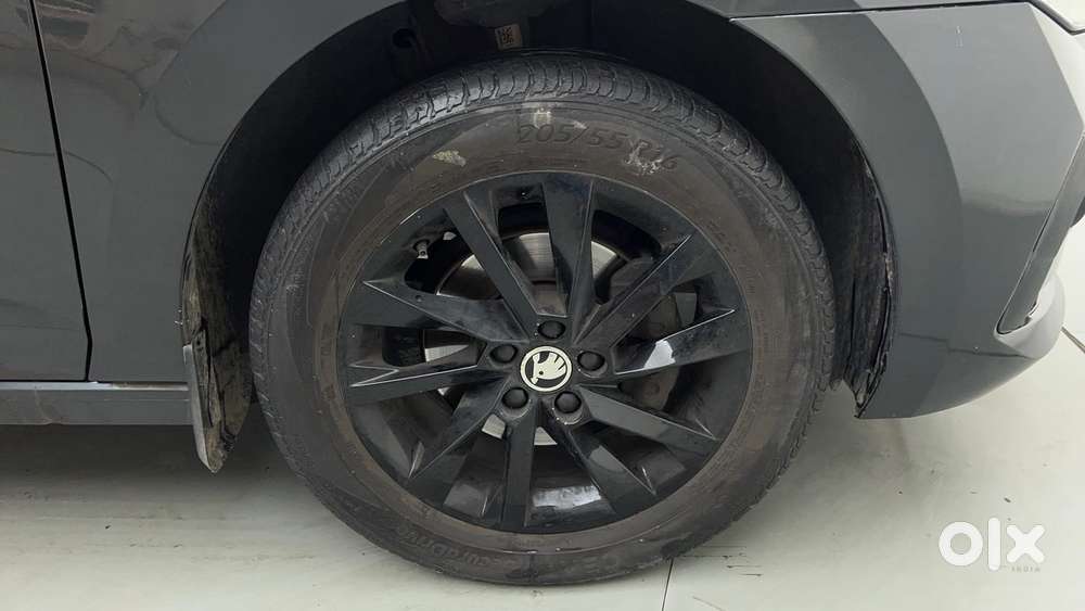 Skoda Slavia Ambition 1.0l Tsi At, 2022, Petrol