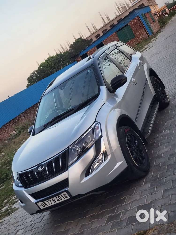 Mahindra Xuv W10 
Sunroof 
Electronic Seats 
Ac
Power Windows