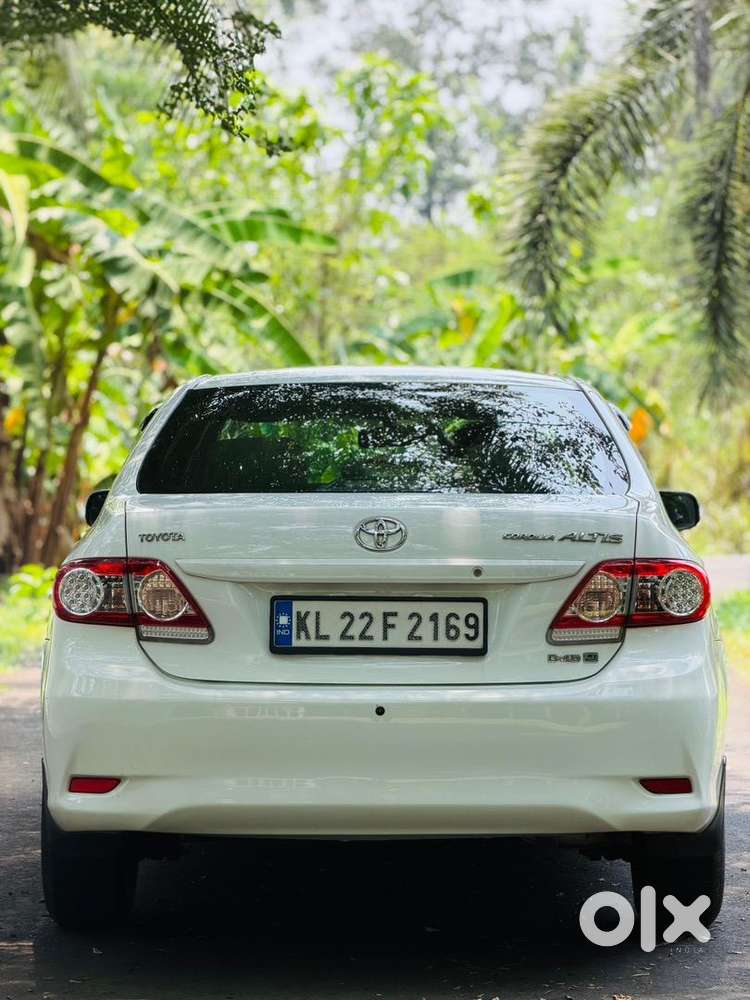 Toyota Corolla Altis 2013 Diesel 85000 Km Driven