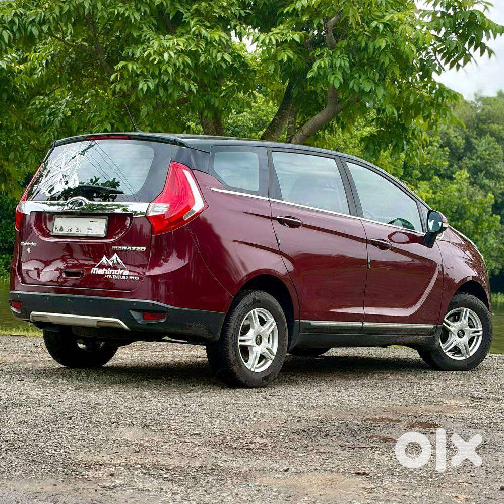 Mahindra Marazzo M6, 2018, Petrol