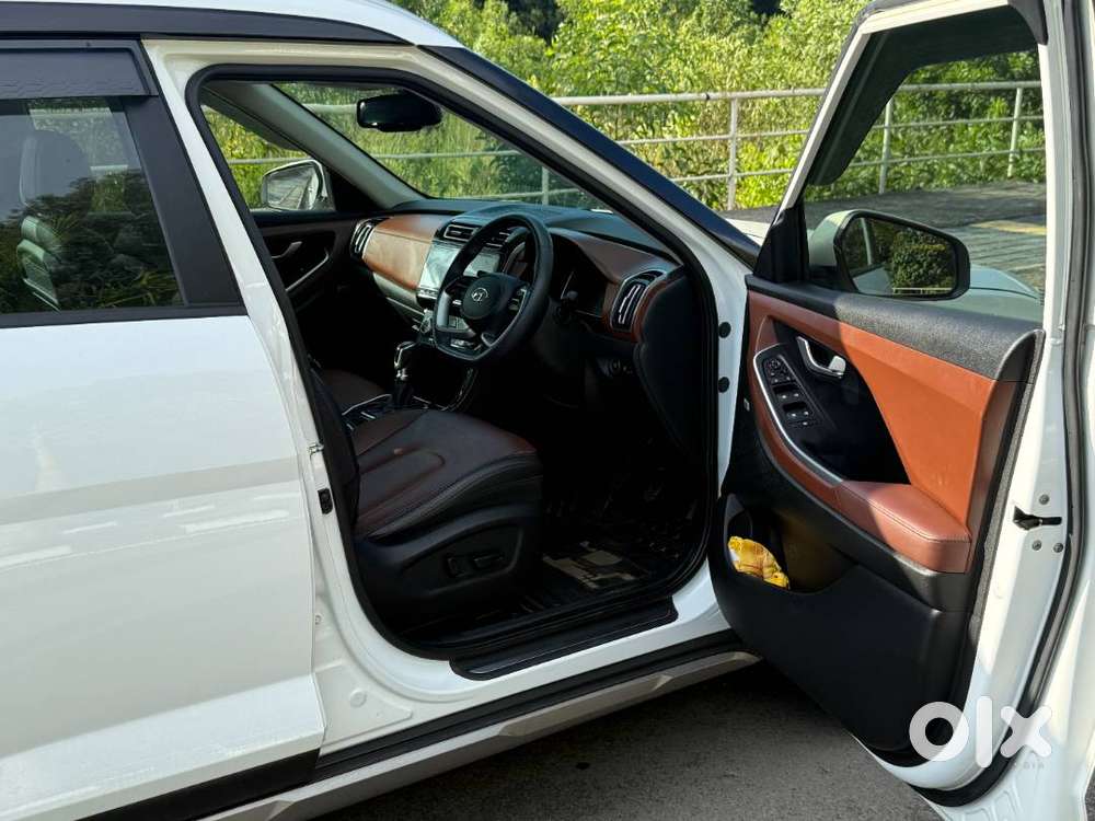 Hyundai Alcazar Platinum 2.0 Petrol Manual &ndash; 2022 Model