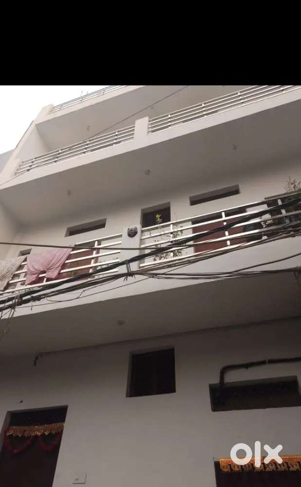 1 Rk for Bachelors and couple only @3500/- Peaceful environment,